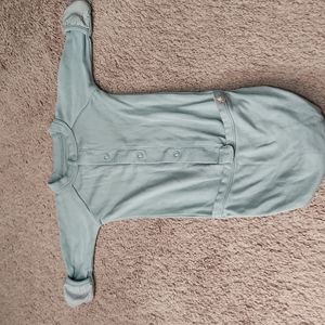 Goumi kids newborn 5 to 8lbs gown color is seaglass barely worn